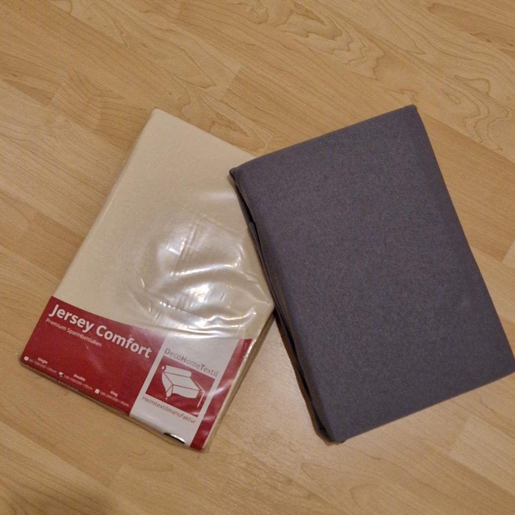 Fitted sheet unboxing