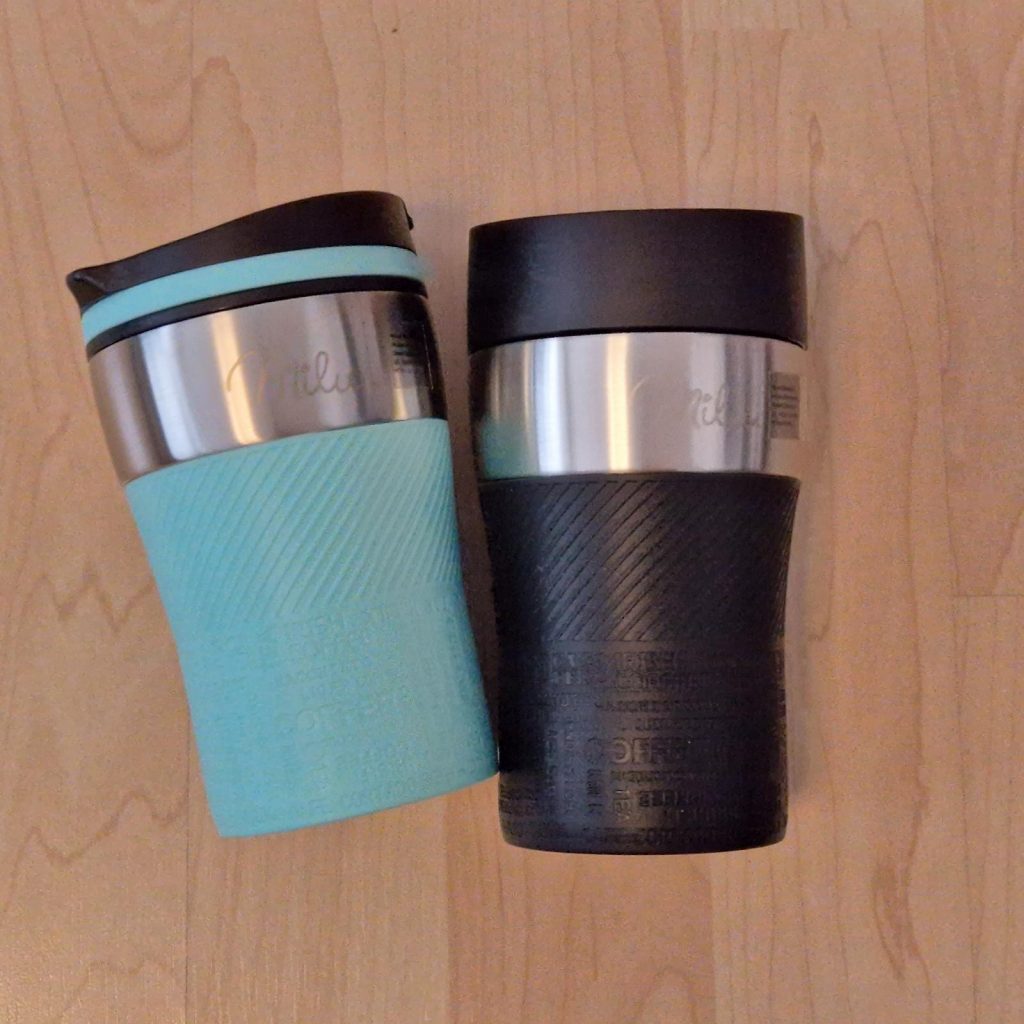 Thermo mug in black and turquoise