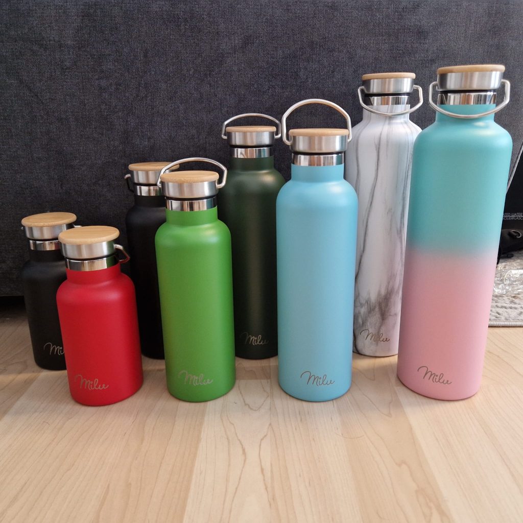 Dricksflaskor i olika färger och storlekar