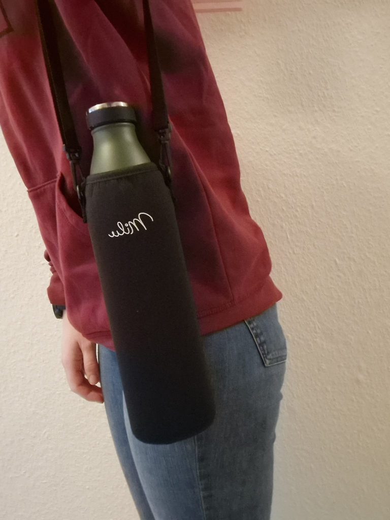 Thermo bottle in carrying bag