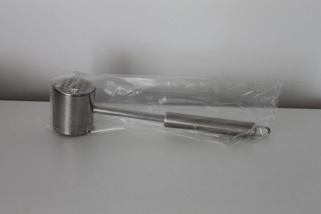 Package contents of the meat tenderizer