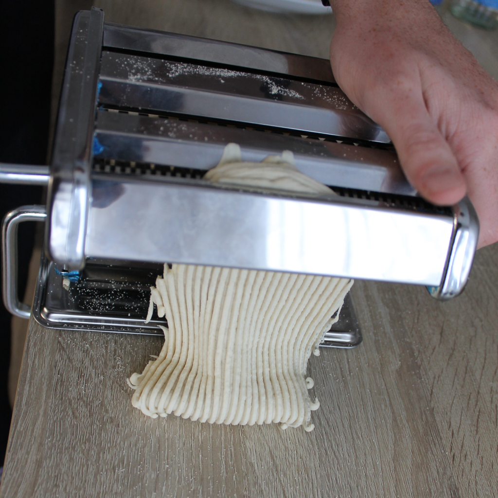 Nudelmaschine im Spaghetti-Einsatz