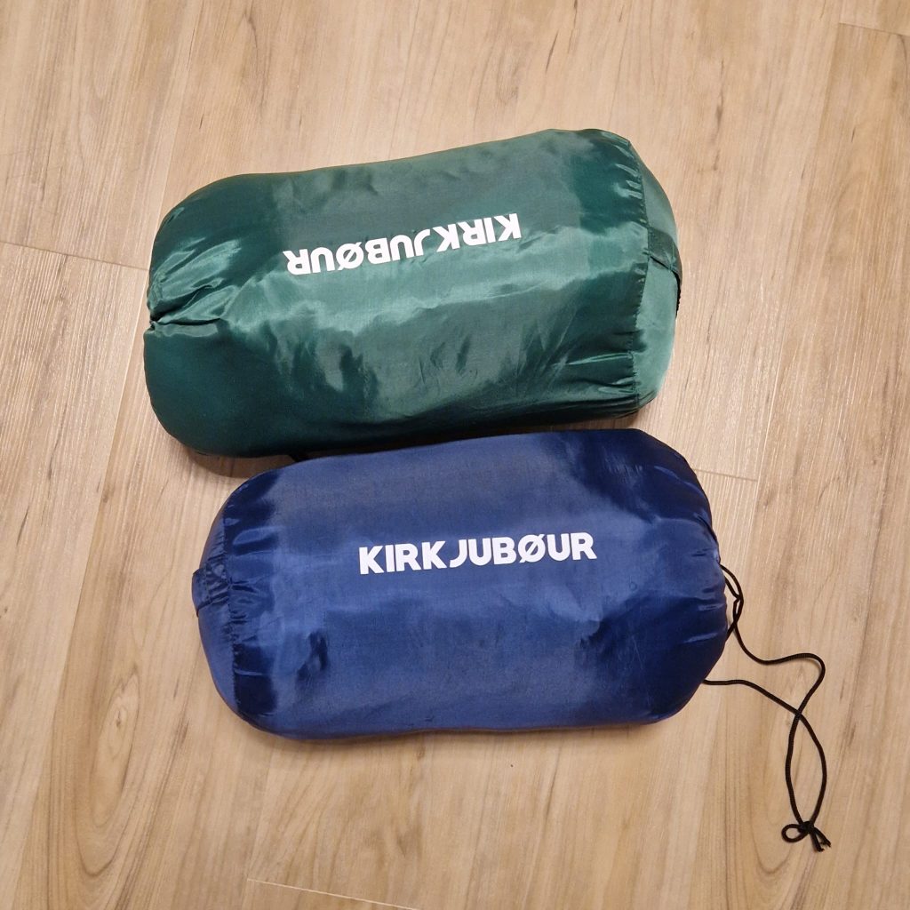 Outdoor sleeping bag "Søvn" in blue and green