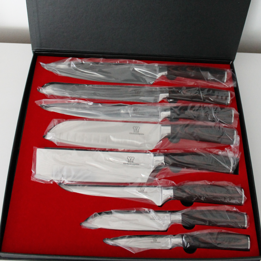 Package contents of the knife set