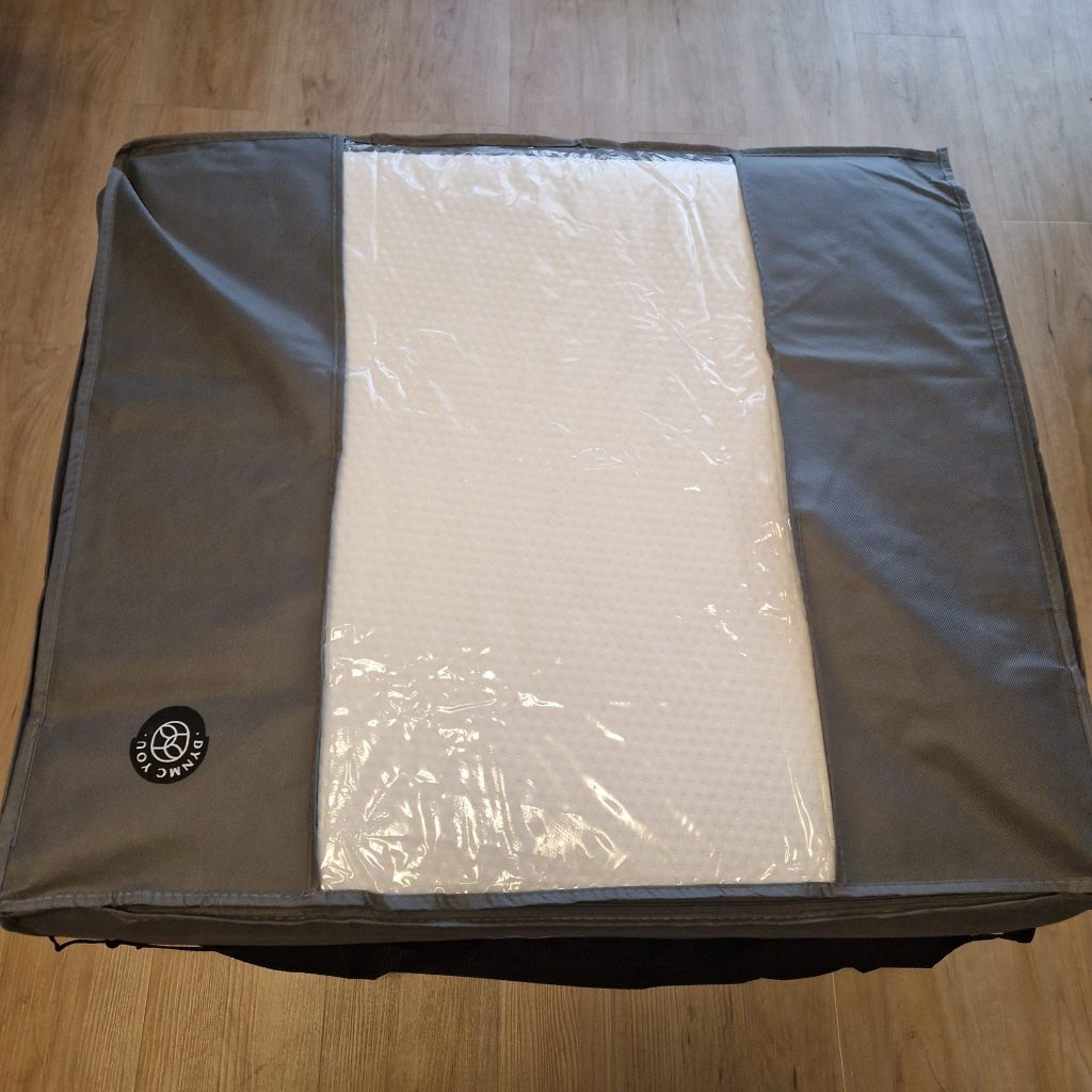 Folding mattress in the transport bag