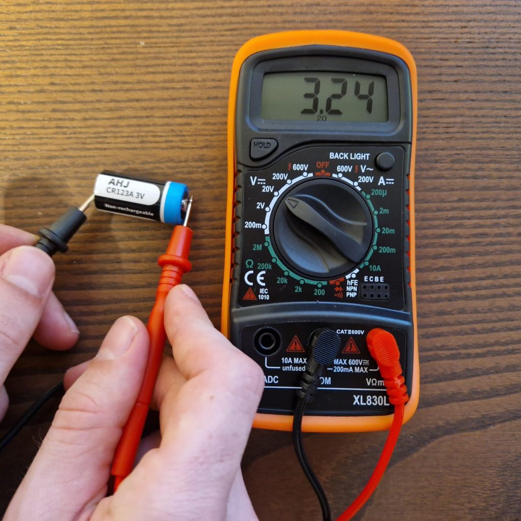 CR123A 3V Lithium-Batterien
im Multimetertest (hier: Stromspannung)